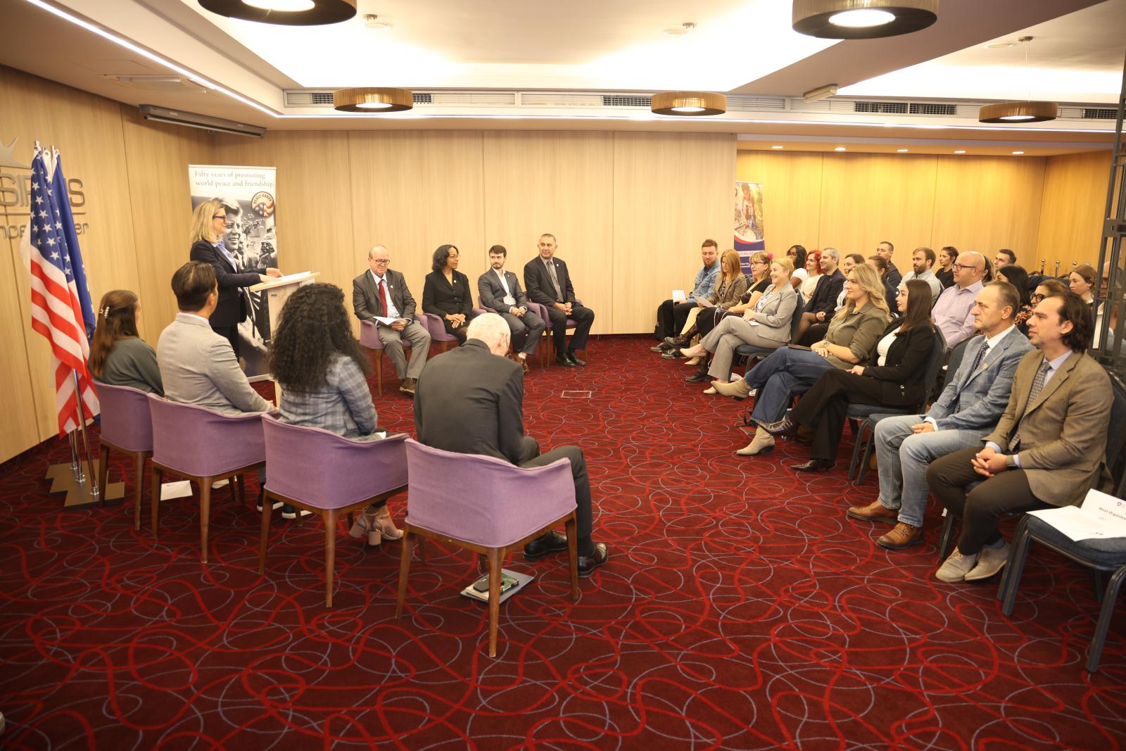 Universiteti “Fehmi Agani” në Gjakovë mirëpret vullnetarin e Peace Corps Ilir Lita